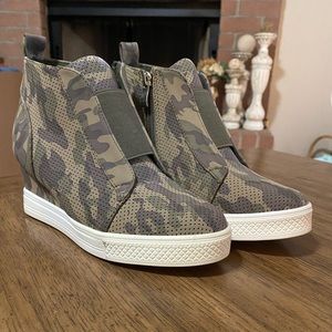 Camo boot wedge! Never worn!
